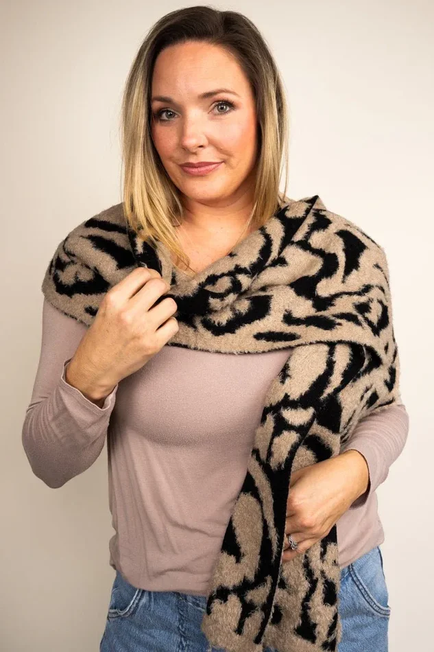 25% OFF! Be Clever Catskill Mountain Resort Scarf, Beige