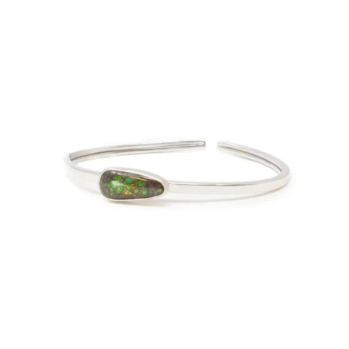 Ammolite Twist Bracelet – Pear Cabochon With Rounded Edges & Simple Silver Bezel