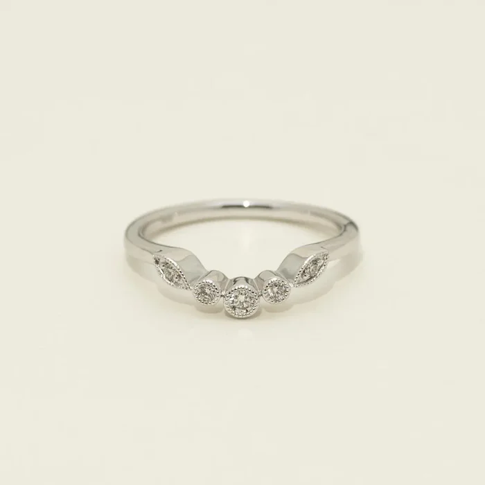 Diamond Milgrain Curved Band in 14kt White Gold (1/10ct tw)