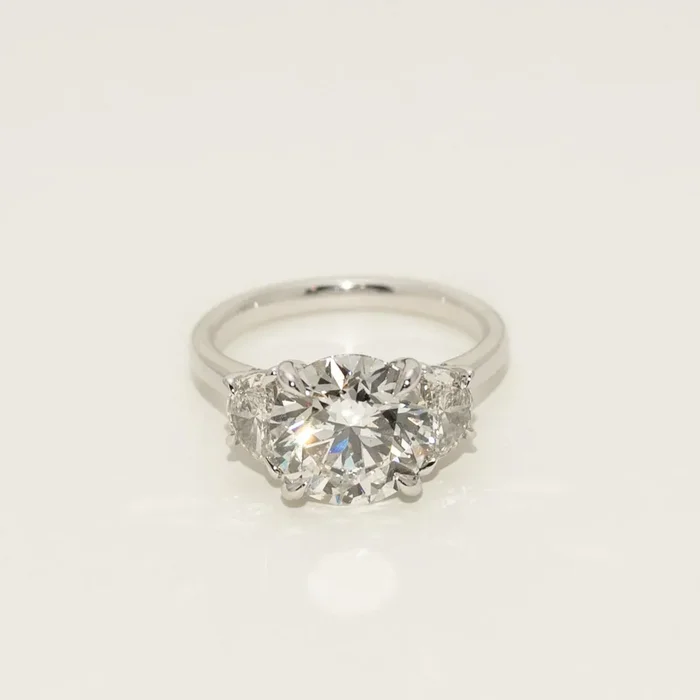Lab Grown Round and Trapezoid Diamond Three Stone Engagement Ring in 14kt White Gold (4 1/3ct tw)