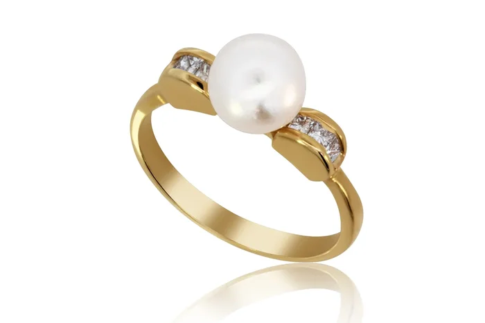 Pearl & Diamond Ring 14K Yellow Gold – 0.20 CTW, Size 6.75